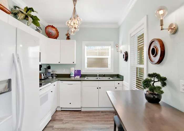 Apartment Closing Time 46cu By Pkrm *